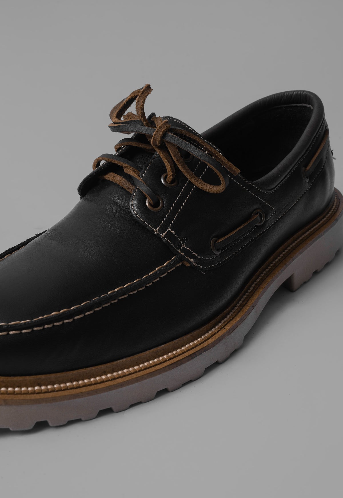 BOAT SHOE BLACK/NUT